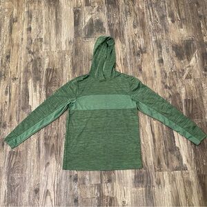 4/20 Size Youth XL Diadora lightweight hoodie EUC